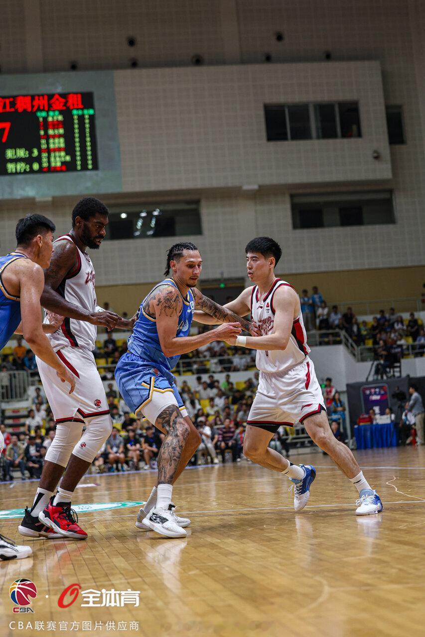 陈盈骏三分强投命中绝杀！！！CBA季前赛，北京首钢男篮97-96险胜浙江稠州金租