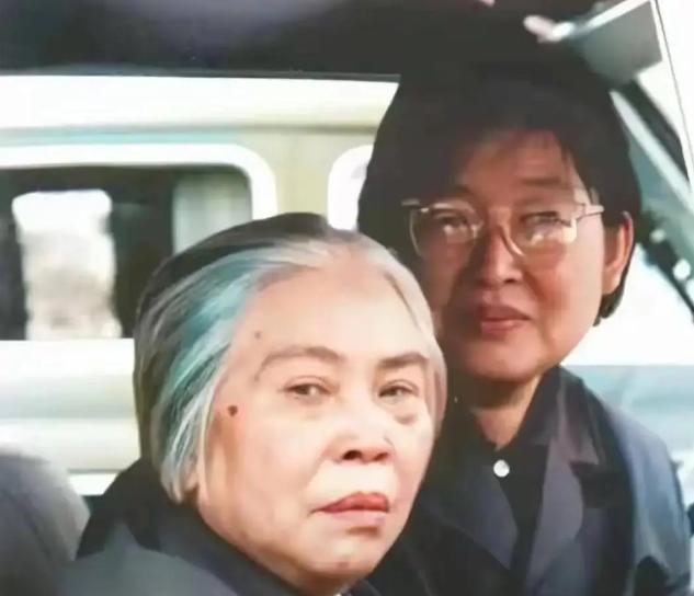 贺子珍坐着轮椅最后一次见毛主席，1979年9月8日，作为井冈山上最后一位女同志，