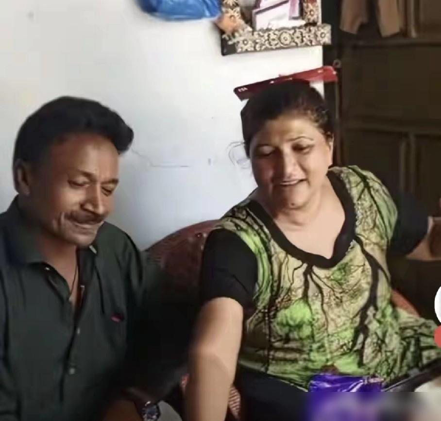 小王直播说：巴基斯坦小妹让他寒心了，这次一直再次来中国，哭的梨花带雨求姐夫，都没