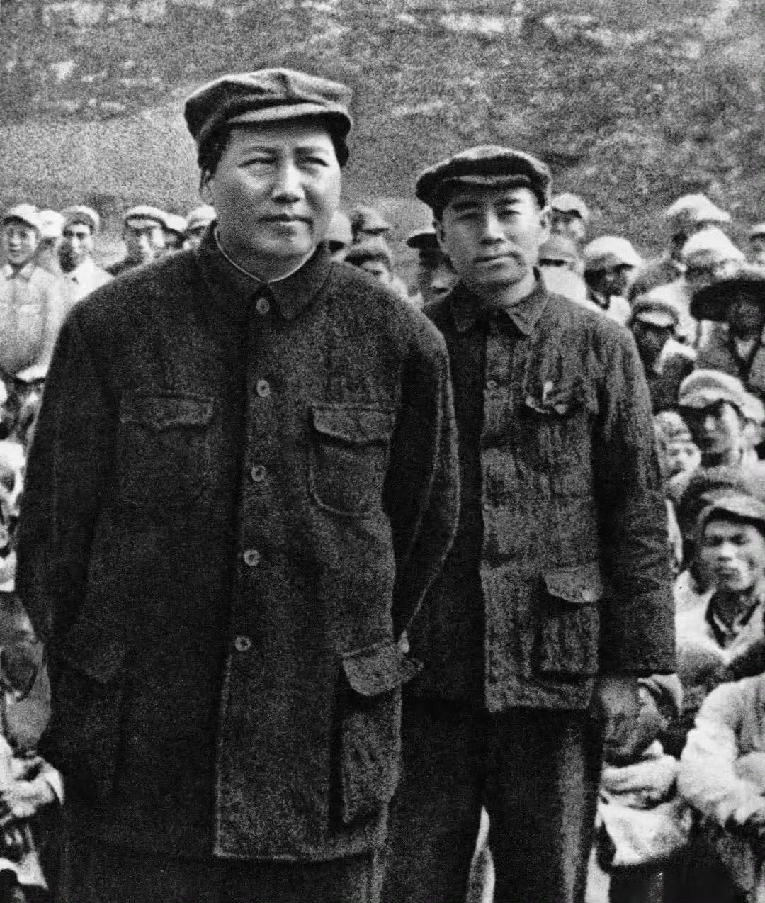 曙光在前这张照片是我见过的毛主席最霸气侧漏的一张。拍摄地点：延安，拍摄时