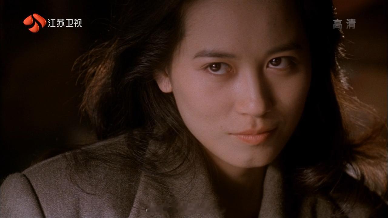 微小说大赛星粉故事1994年《天与地》这部电影中，俞飞鸿与刘德华、刘松仁一起合