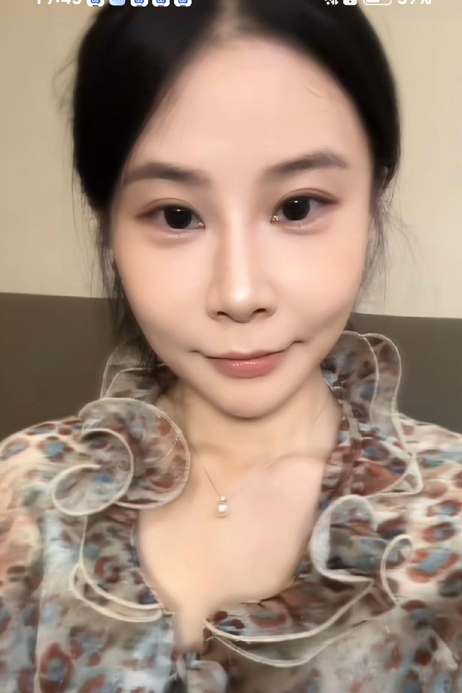 分享几个最新信息！一，许家妮妮很长时间没有发作品，今天妮妮发了个作品，虽然文案