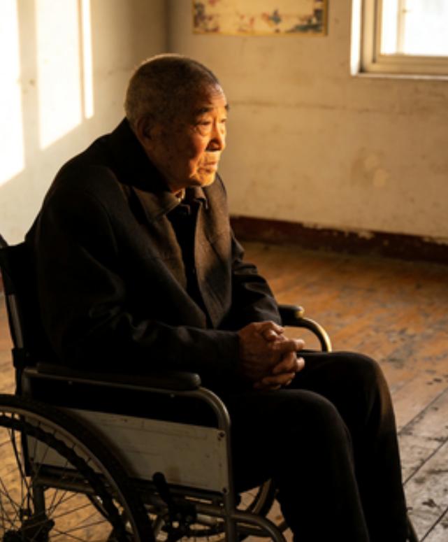 一位89岁老厅长很现实的一段话：“你手里有四五百万，儿女盼着你死；你一月退休金