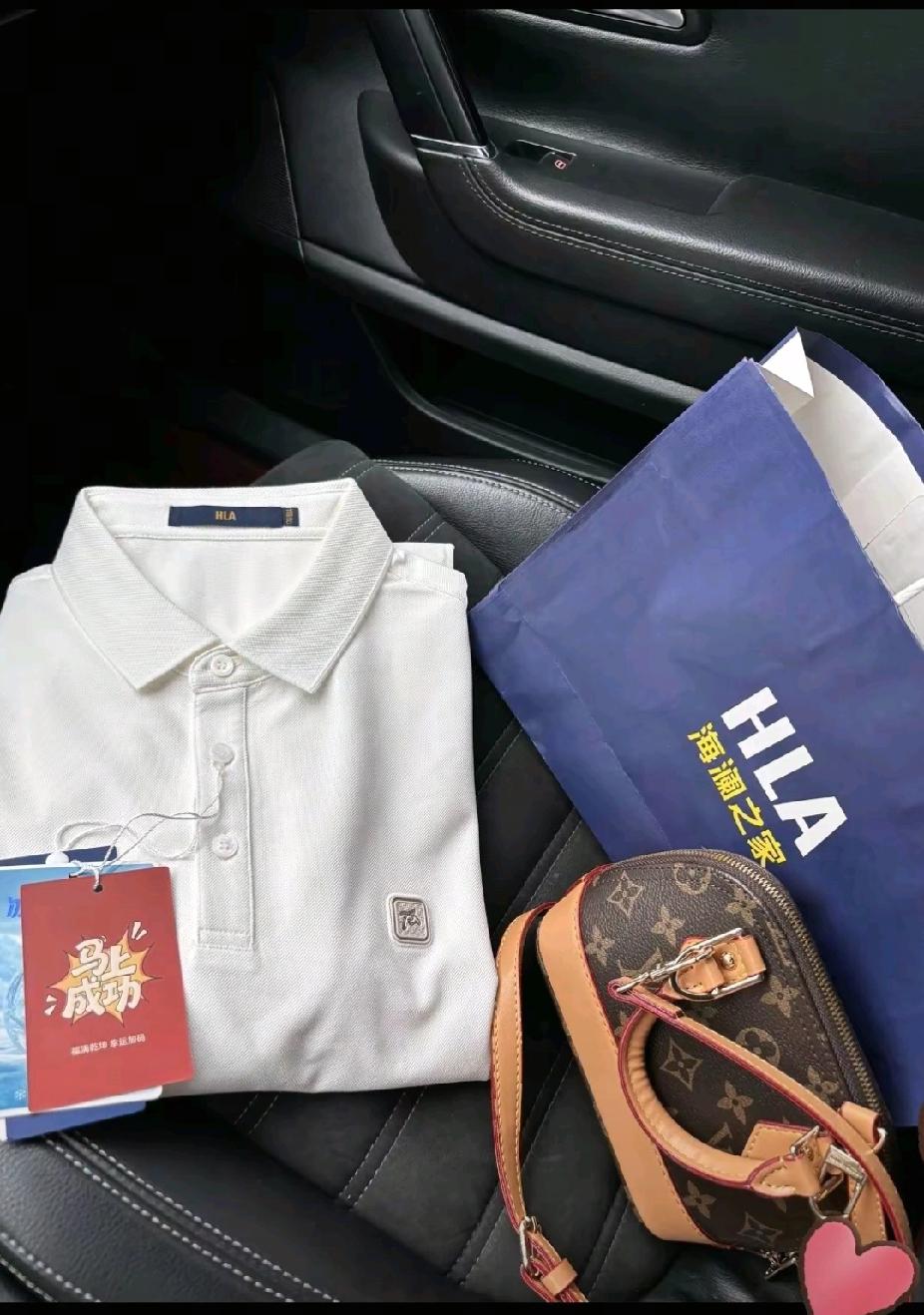 一个异性朋友问我：你和老公长期两地分居，就不怕他出轨吗？我淡淡回道：将在外