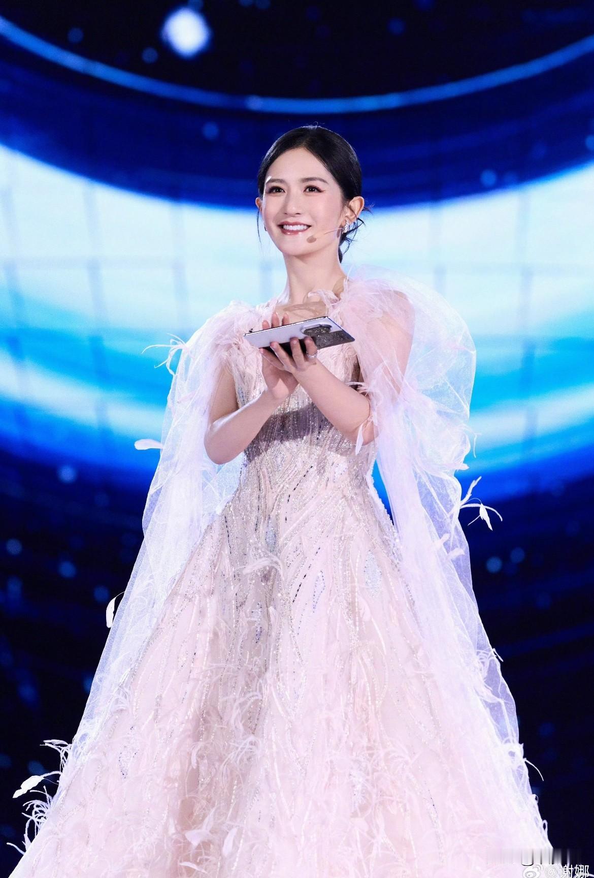 谢娜这波跨界，直接打了所有质疑者的脸！不是回湖南守老本，也不是四川，而是扎根