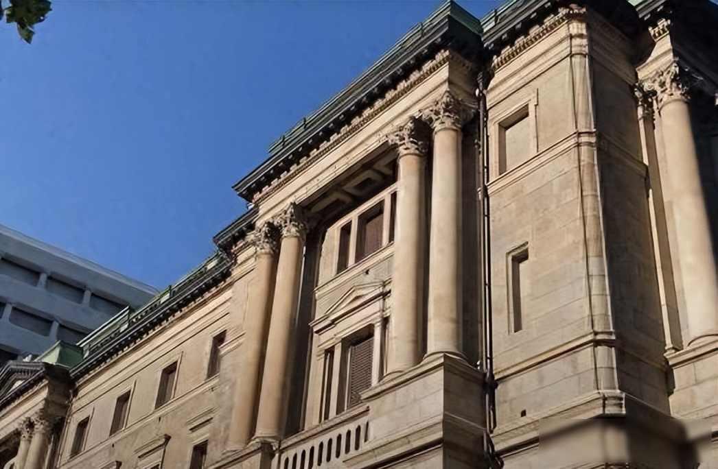 特朗普喊话留美中国学生，MAGA炸锅，经济账比安全牌更硬前几个月，特朗普突然