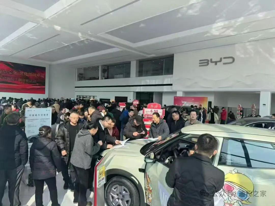 比亚迪发布第2代刀片电池和闪充技术之后，进店人数狂增！看来充电快对消费者的吸