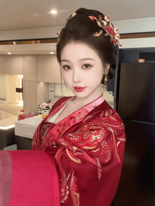 宝宝跳完是不是害羞了最后那个小眼神