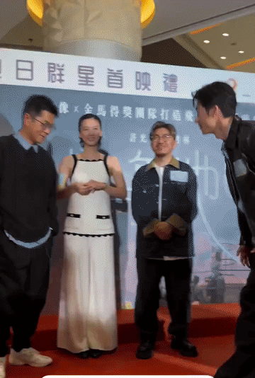 古天乐让70多岁的张艾嘉站到边边上，让年轻的新人站在C位？张艾嘉上场，古天乐反复