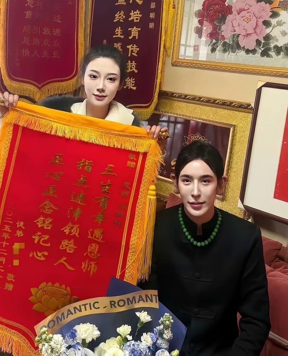 这张脸到底打了多少玻尿酸？硬生生整出了佛相