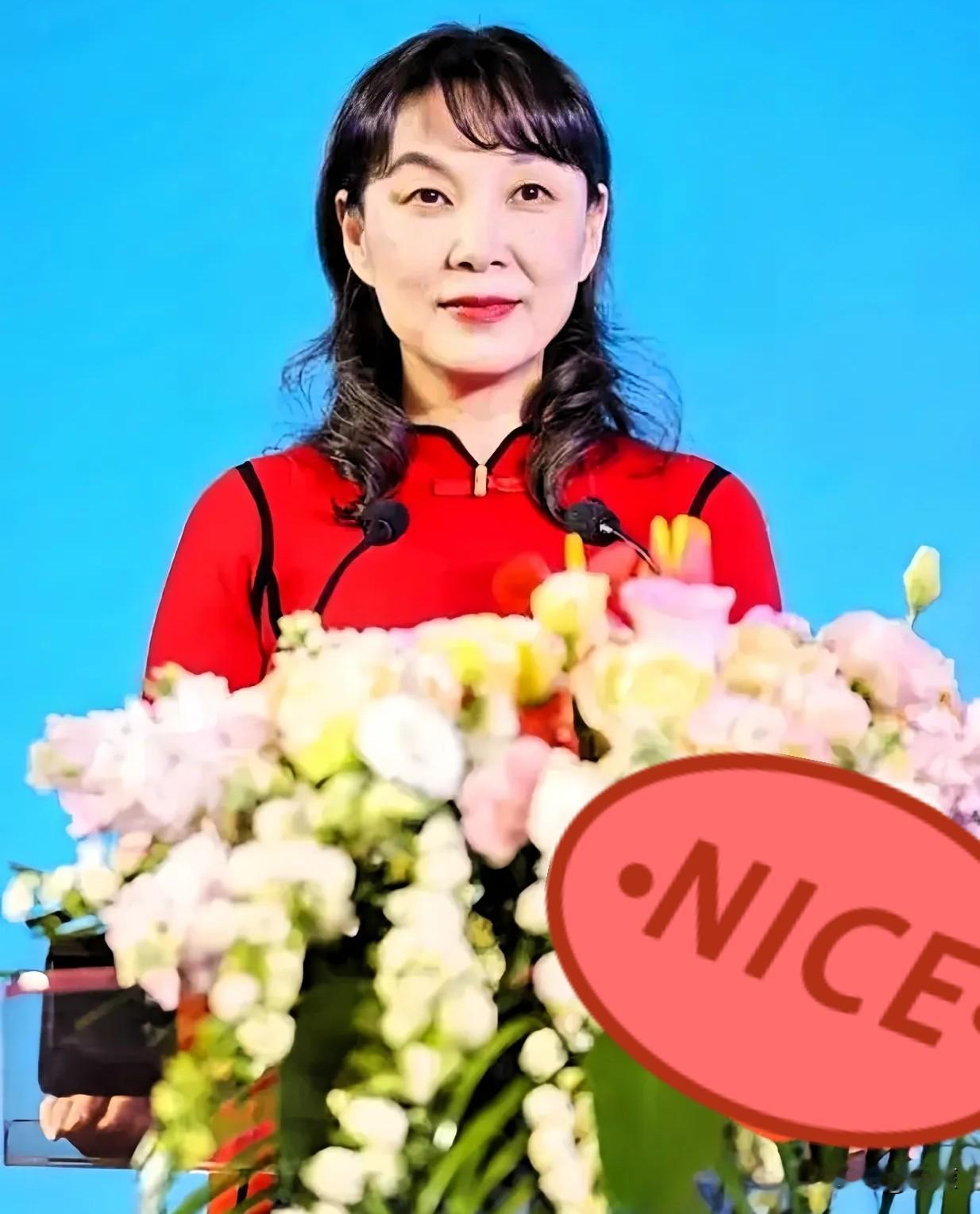 这下杜建英是真的坐不住了。香港高院新鲜出炉的裁决，表面看维持了资产冻结，驳