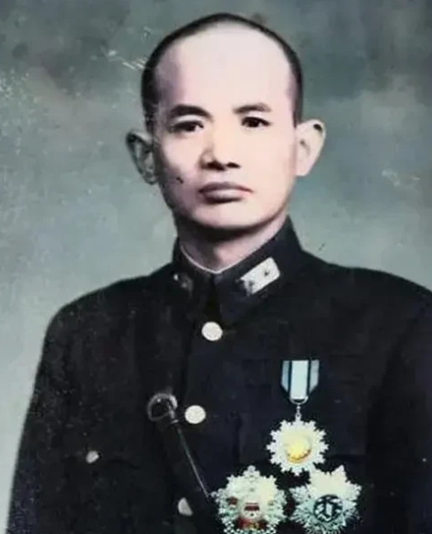 1955年6月5日夜，俞济时在家中把玩手枪的时候走火，子弹射入大腿。这引起了蒋介