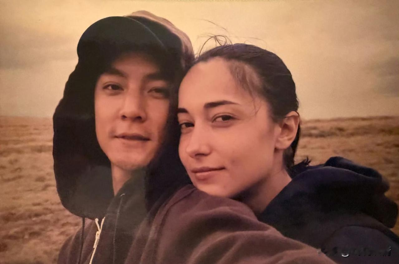 吴彦祖妻子晒在南非热恋时旧照！7月8日凌晨，吴彦祖妻子雷姗分享了两张旧照。这两