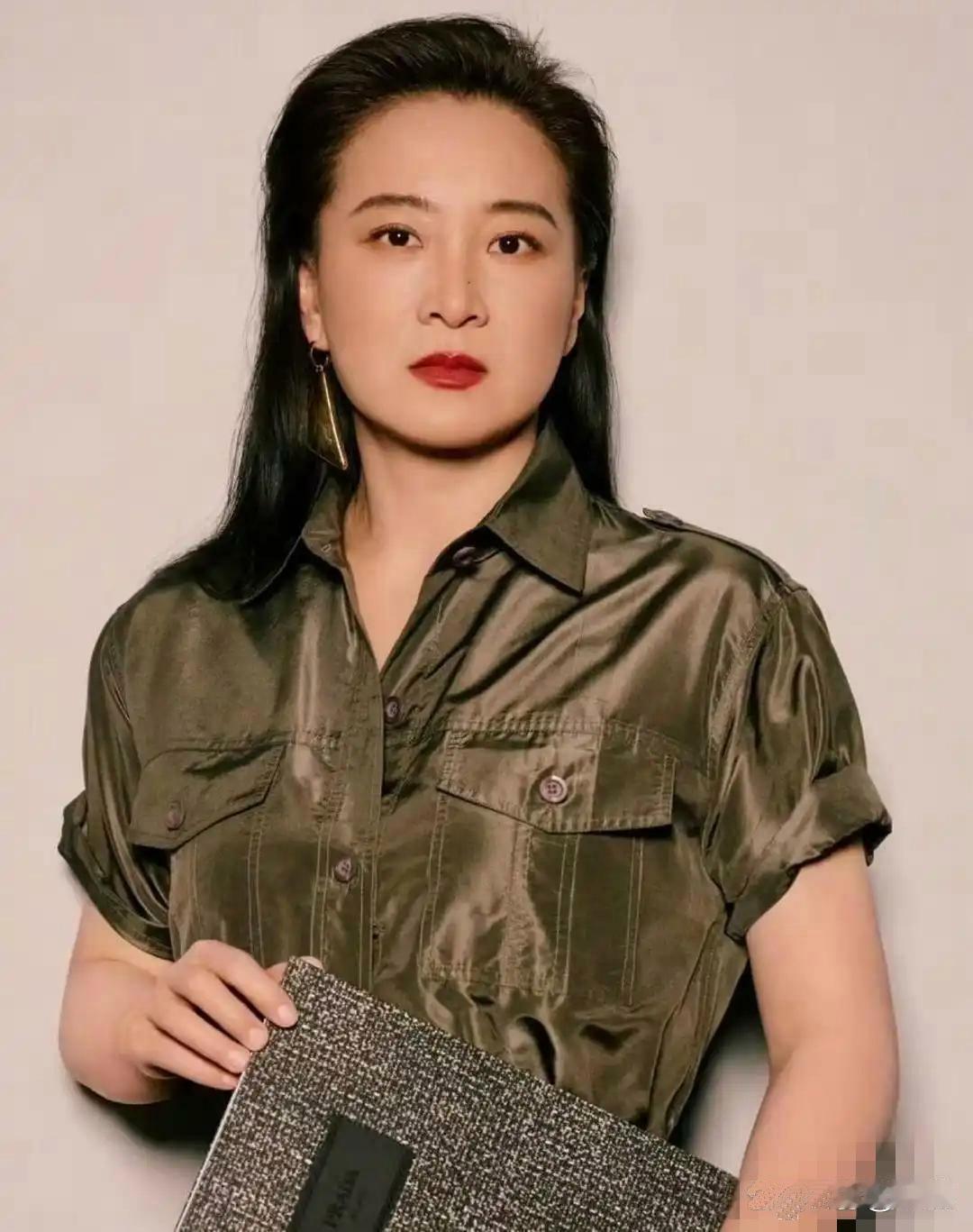 看到现在的贾玲，我真的信了雷佳音，他说的绝对是真的。粉丝问雷佳音：看到贾玲瘦了是