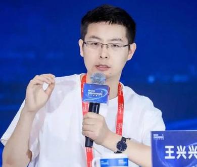 宇树科技创始人王兴兴，发出震撼言论：“预计明后年，一些服务业、工业就可以被AI完