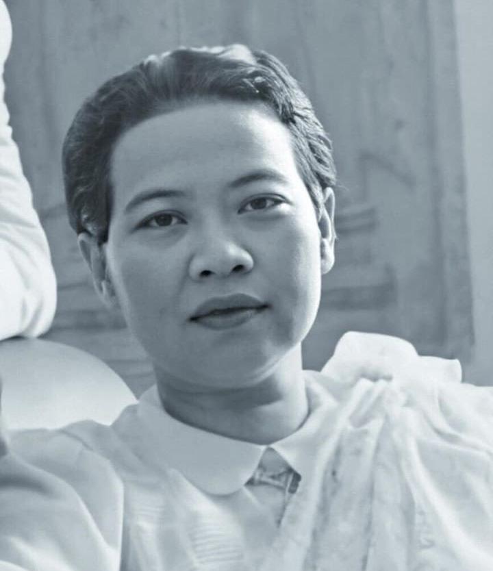 西哈努克国王长得很像他母亲，不像他父亲。西哈努克母亲哥沙曼太后留的是短发。而西