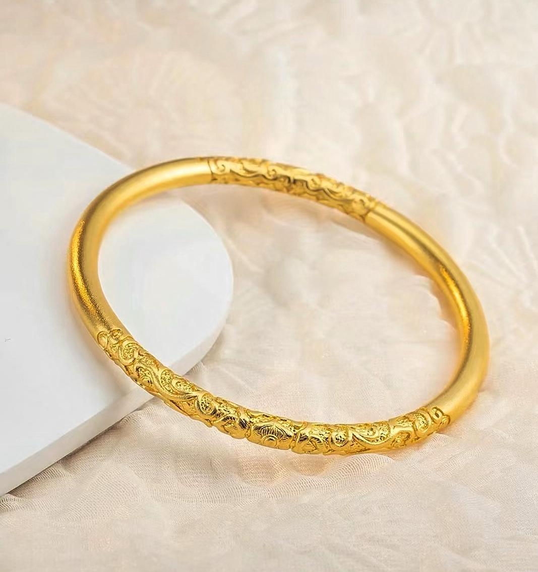 这下好了，金价又大跌，这不，镯子又便宜了。58克的金镯子，3月31日只要750