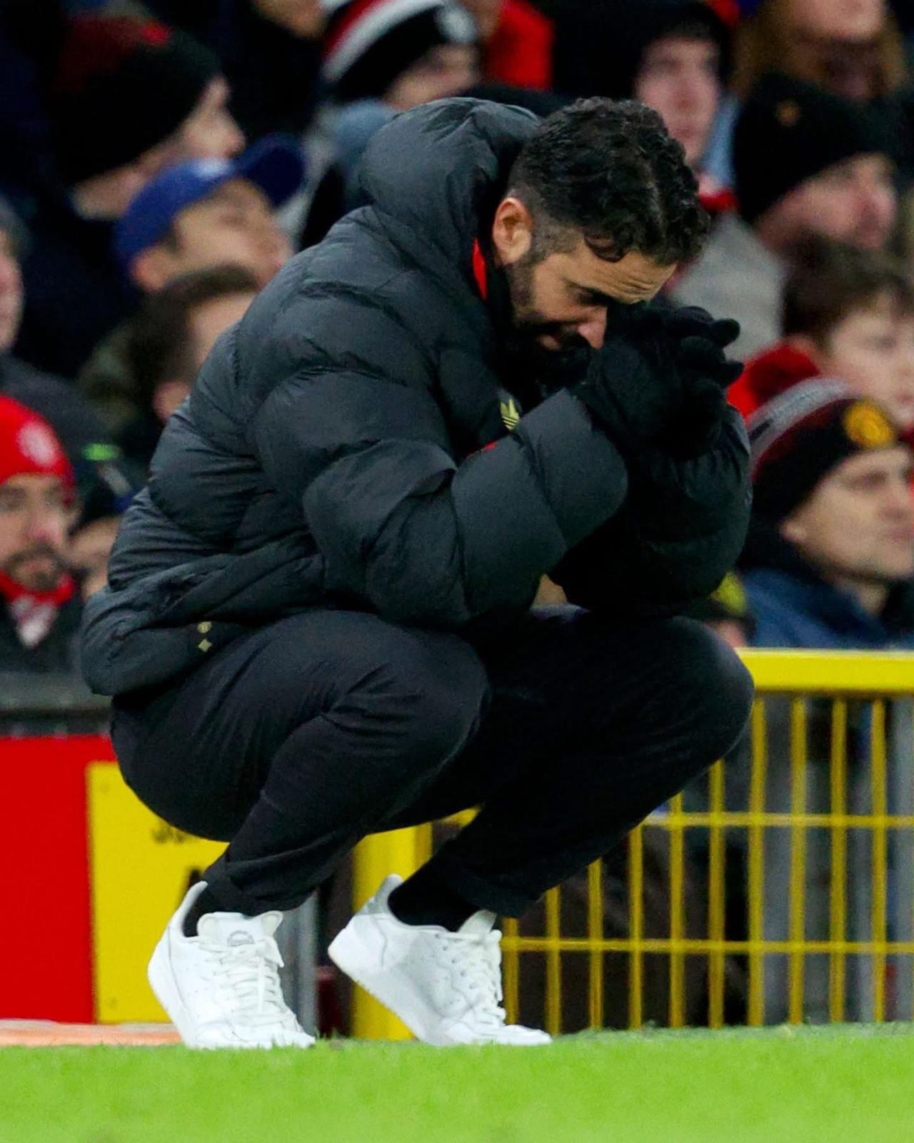 睡醒了，我还是想吐槽，阿莫林真的固执：老子就是要3中卫站死，什么4231/433