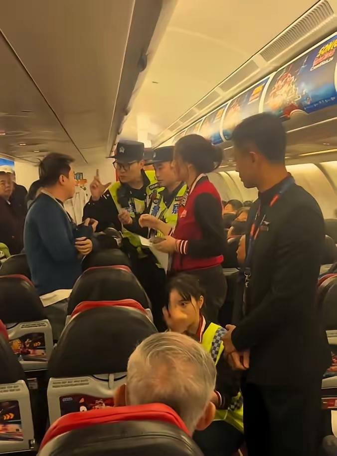 4月22日凌晨，一架原本按部就班飞往吉隆坡的跨国航班，硬生生在停机坪上趴窝了将近