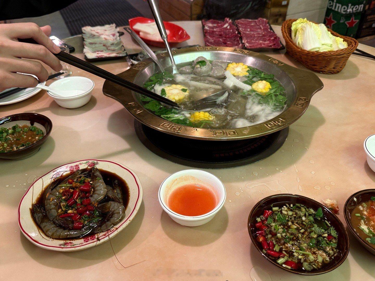 就是图一这个生腌虾差点害死我想念珠海的海鲜了牛肉也很一般我爱白人饭啊啊啊超级