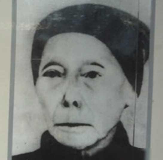 1933年，主席躲进农妇家。没想到，敌人搜查时，农妇却说：“你们要找的人，在我家