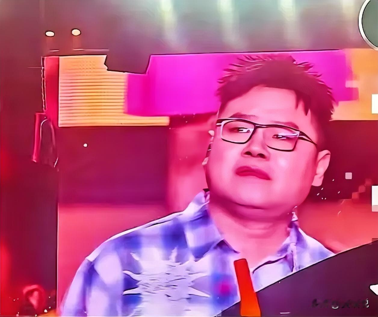 岳云鹏2025年圆满了。最后一场演唱在武汉举办，现场人山人海，作为一个专业歌手，