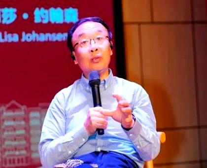 一张写着“耻辱合影”的照片，把四川雷波县教育局推上风口。会议本是教研复盘，却把