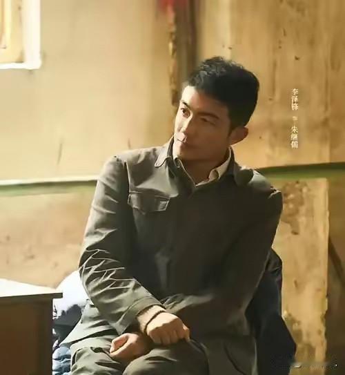《主角》里的朱继儒副团长在现实社会里也许混得最开！有一个细节，在乡下慰问演出的时