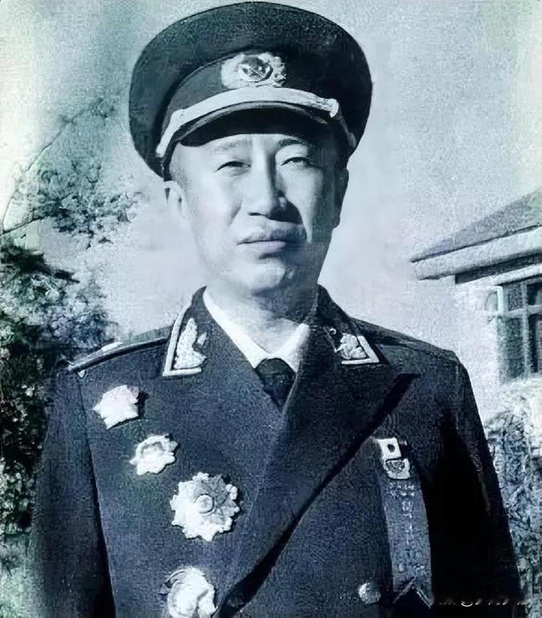 1955年授衔，彭德怀当场怒辞元帅：司令员当元帅，参谋长竟只授少将！195