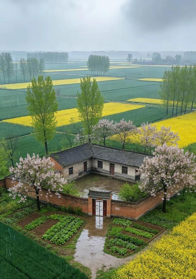 这种房子纯属“照骗”，只适合拍照，真住进去就是遭罪。看着挺有氛围感，实际冬冷夏热