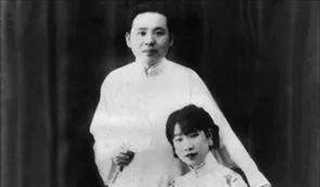 1914年，18岁的张恨水被迫结婚。他嫌弃妻子龅牙、体型肥胖，丑极了，却经常和妻