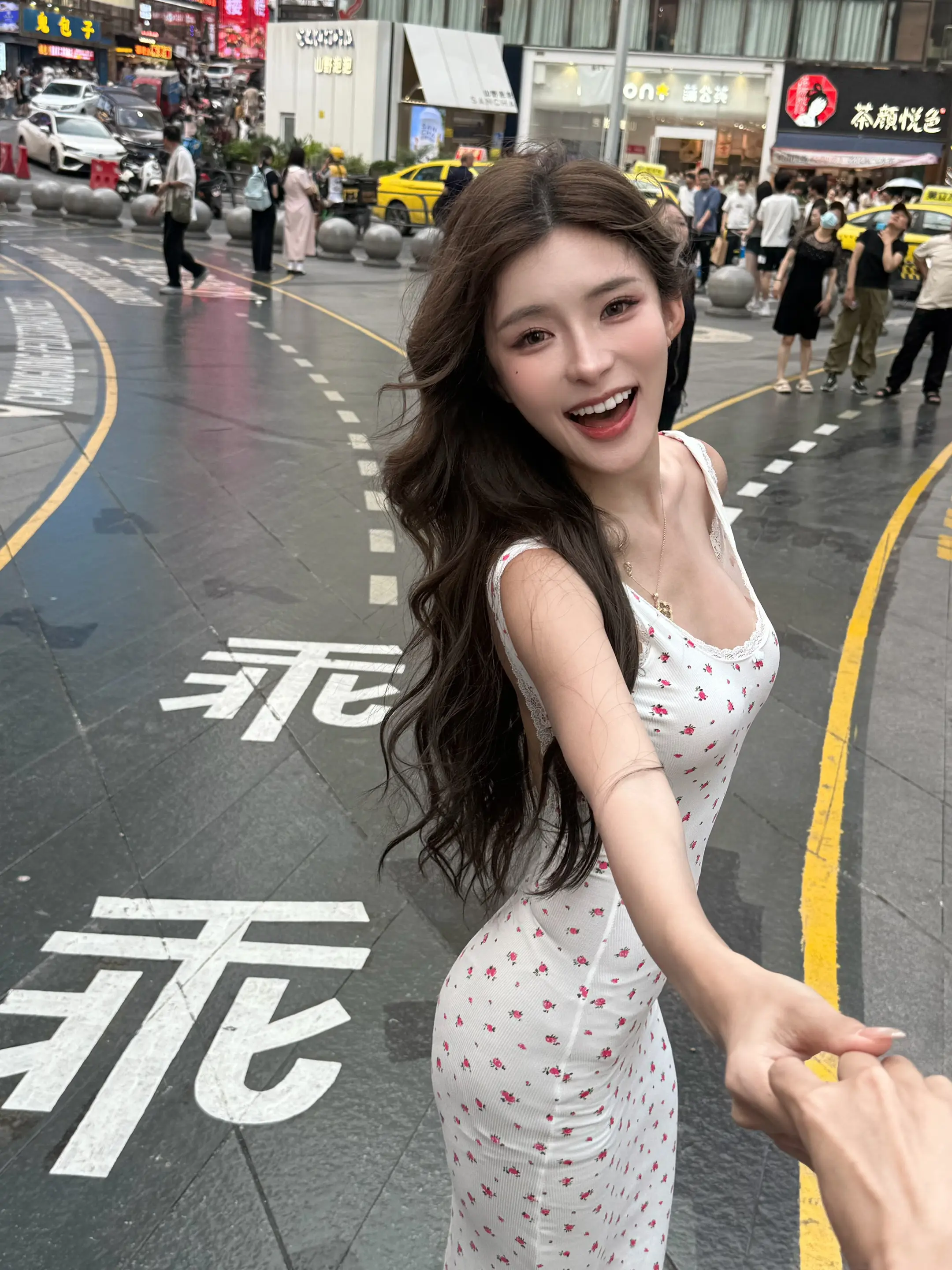 你眼睛会笑 弯成一条桥