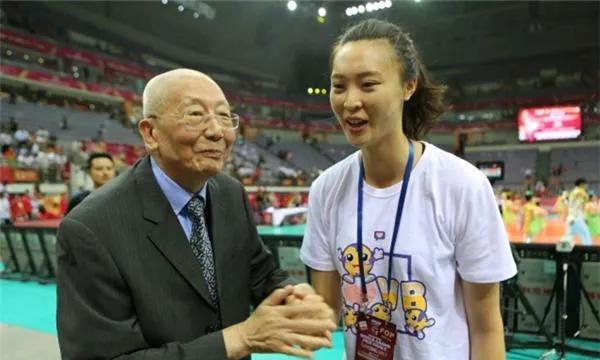 魏纪中：“成绩说明不了一切”。惠若琪：“女排是集体项目，不要迷信任何人”。的言论