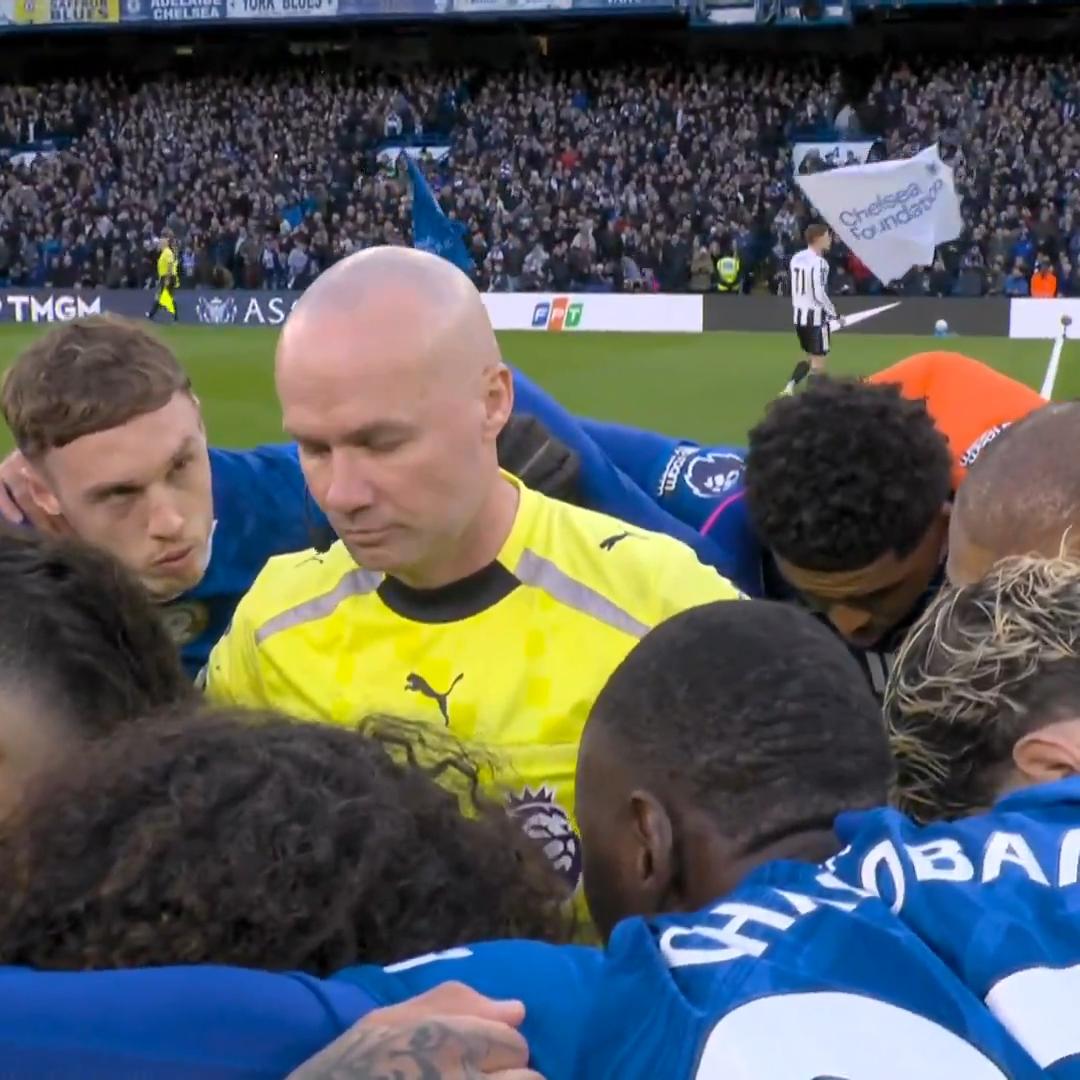 【帕尔默：裁判你在干啥😂？】英超第30轮，切尔西主场0-1负于纽卡斯尔联。比赛