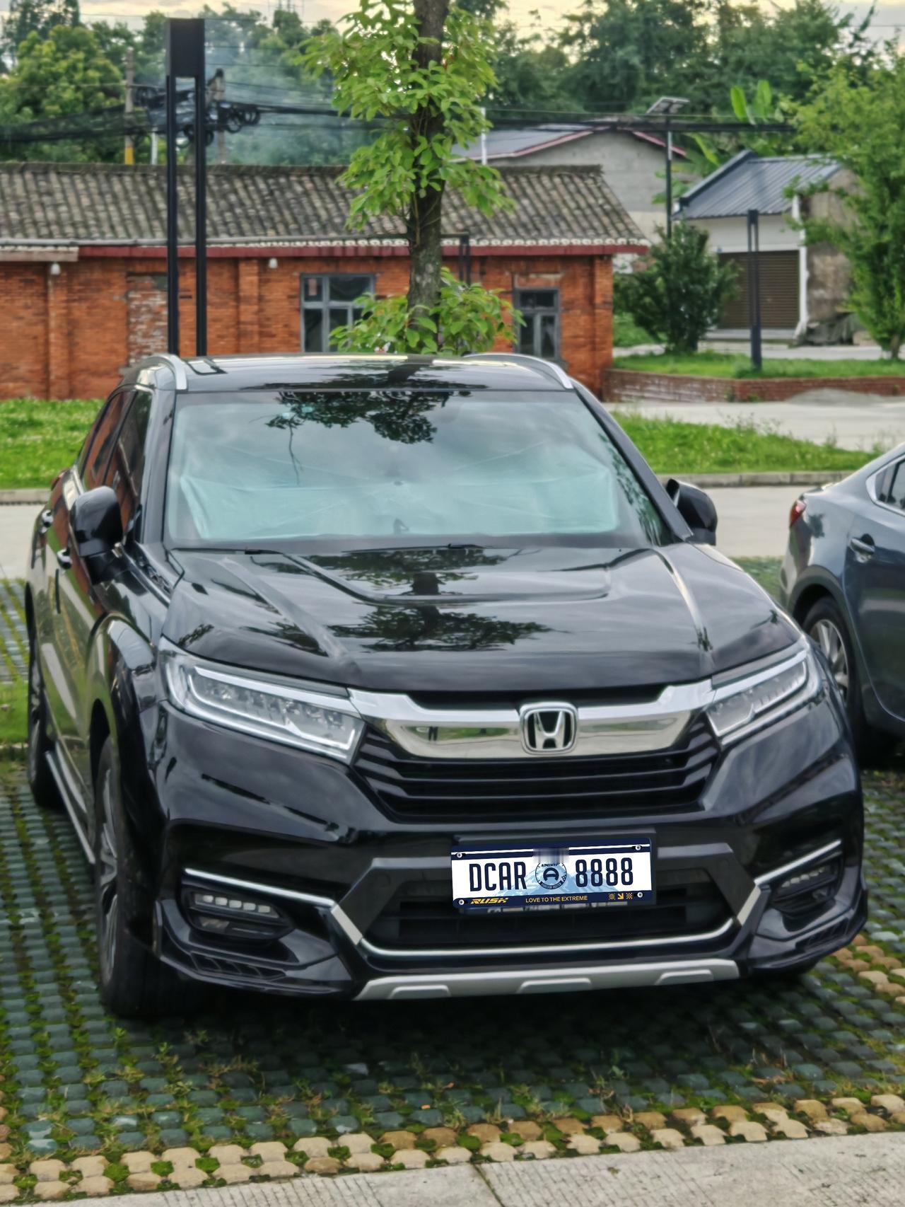 我的冠道虽没有炫酷的大屏，但它的实体按键布局设计很人性化。按键主要分中控、方向盘