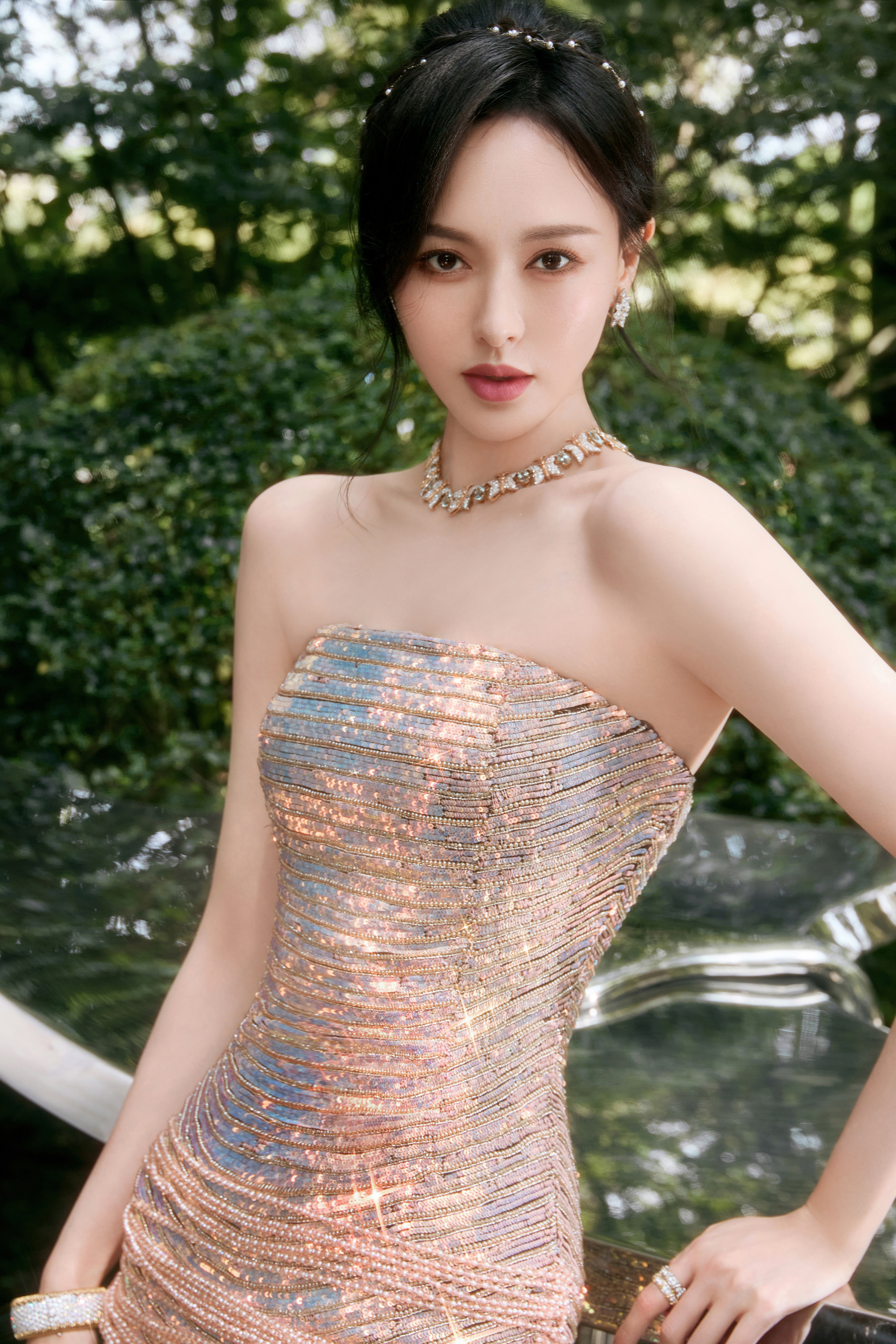 唐嫣鎏光绿意，空气中满是属于巴蜀的松弛感​​​