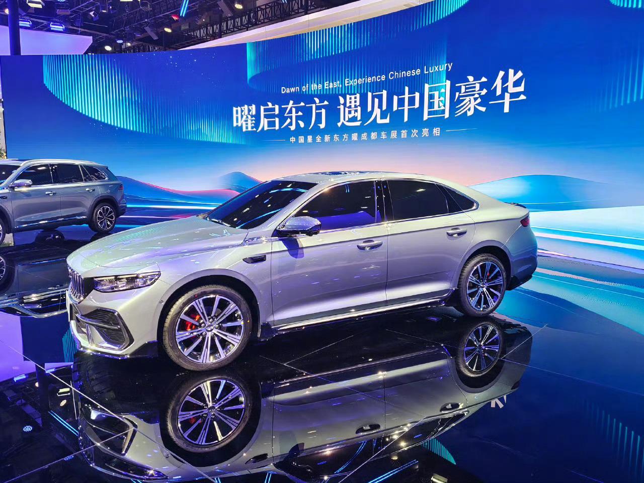吉利中国星全新东方曜系列亮相，整车搭载GEEA3.0电子电气架构，如同超级大脑