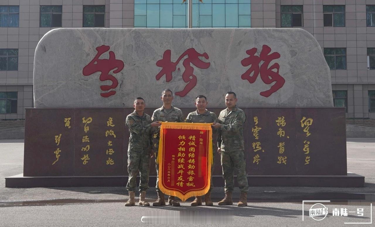 这村头碑有印象没，原雪枫旅营区。这至少能说明，76集团军某旅入驻了原雪枫旅的营区