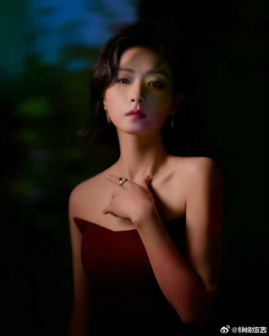 万茜年度实力ip演员年度实力ip演员万茜阅文IP盛典从荧幕角色到盛典荣誉，万