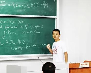 “美国再乱，也比中国强”，谁都想不到，这句话居然出自，我国倾心培养的物理天才尹希