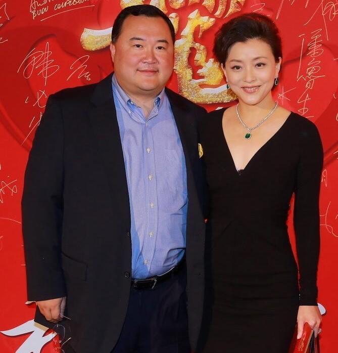 有一点一直让人想不明白的是，杨澜明明长得那么漂亮，又有才华，咋就嫁给不算帅气的吴