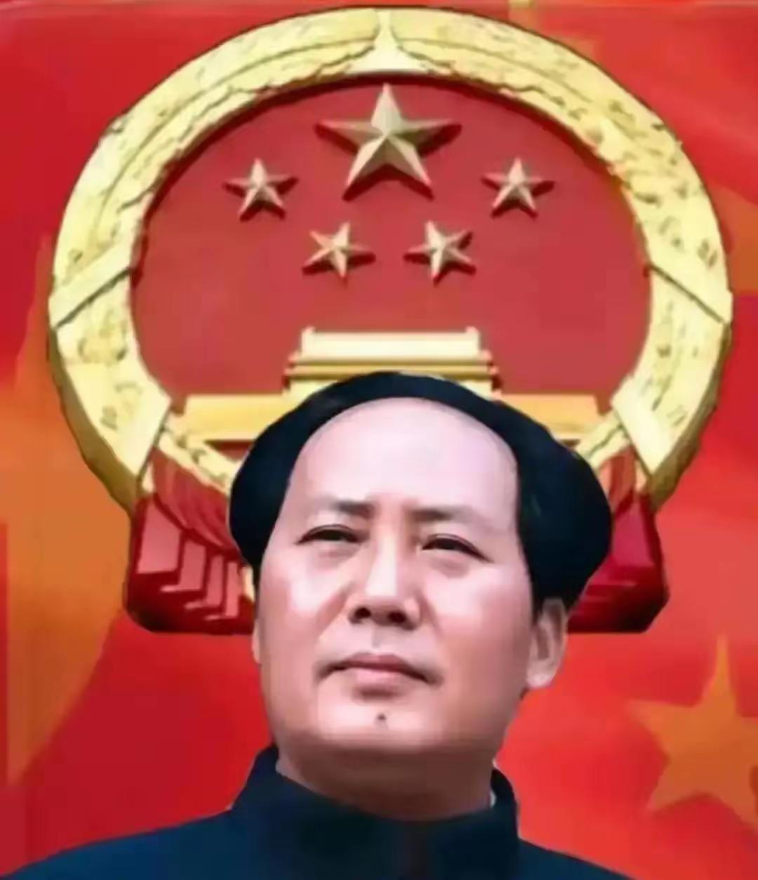 现在的网络上有一个新的称呼：有人称呼毛主席为"教员”，这样的称呼是大错特错的，怎