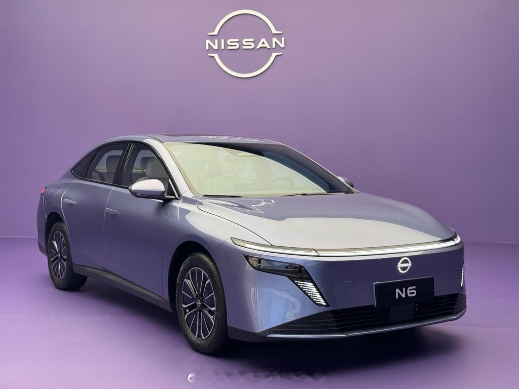 日产N6静态体验后排真的太惊艳了，完全没有任何电子化功能和味精，纯靠坐垫物料扎扎