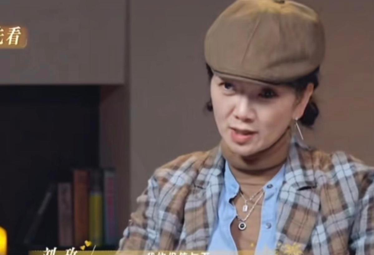 48岁的刘玫，在相亲节目里连续三期无人选择。节目组都急了。她没走。第四期，