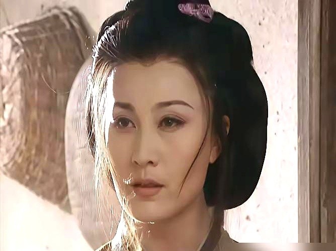 许晴背了20年的黑锅，金庸当年发火骂的根本不是她！2001年浙大采访，金庸痛批01版笑傲江湖：“任盈