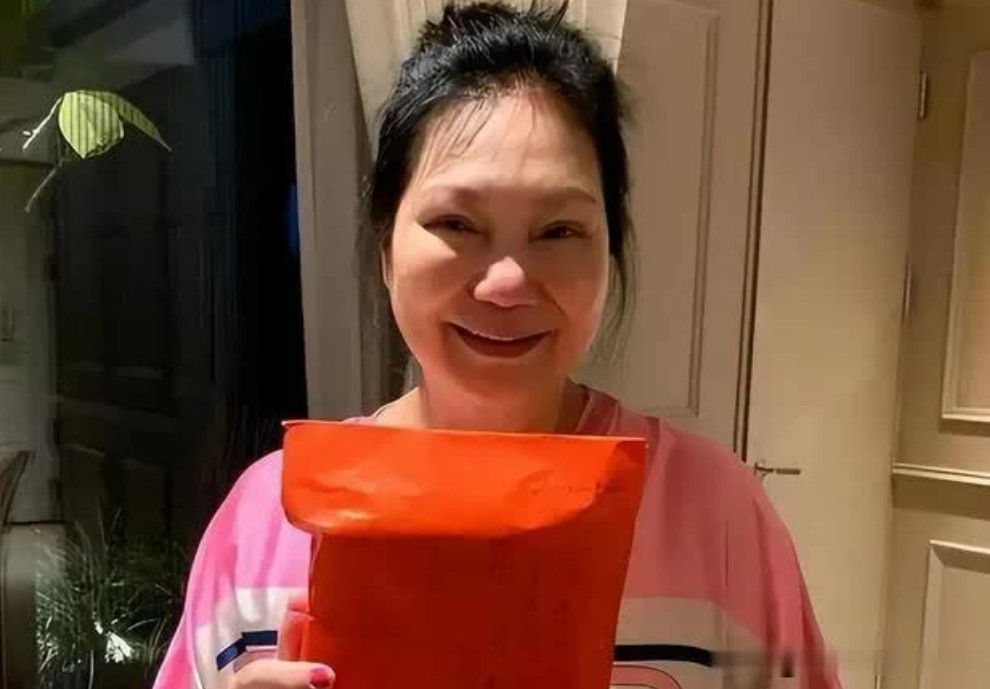 70多岁大S的妈妈又出惊天举动！这么大年龄了，竟然公开征婚。但是这征婚的要求却让