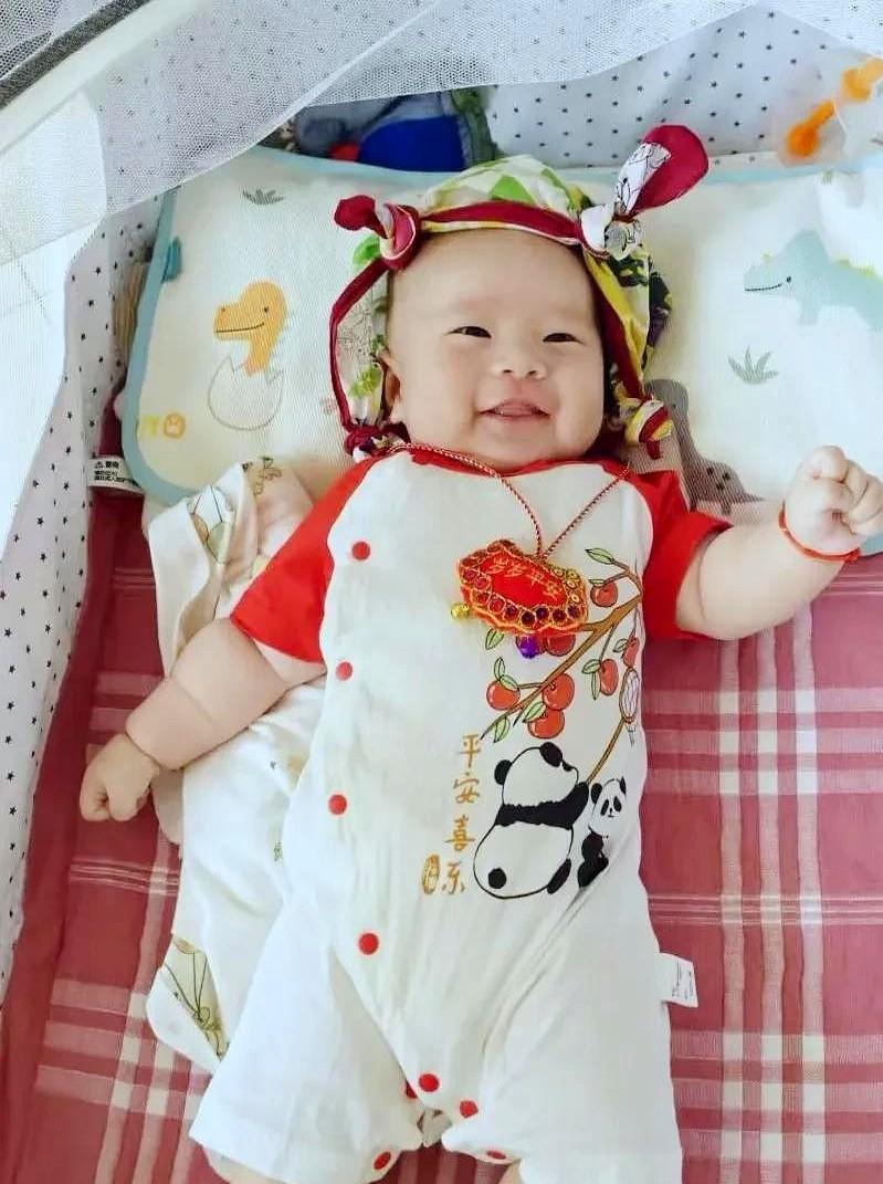 大家知道吗？现在一个婴儿一天花销需要多少呢？我家可爱的大孙子一百零几天了