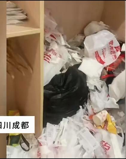 四川成都一家酒店曝光，一对00后情侣在酒店内连续入住145天，可二人离开时客服去