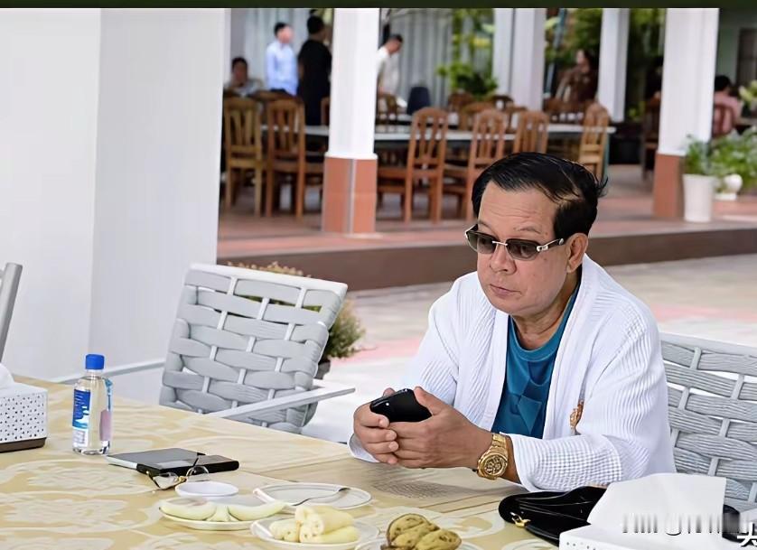 柬埔寨一年的国防预算是13亿人民币，估计有百分之八十进入洪森的国库，反正他家
