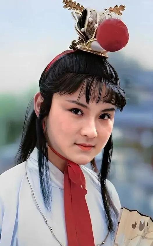 《红楼梦》中，贾宝玉林黛玉他们的生活，有什么好？你看吧，他们穿衣吃饭有人侍候，